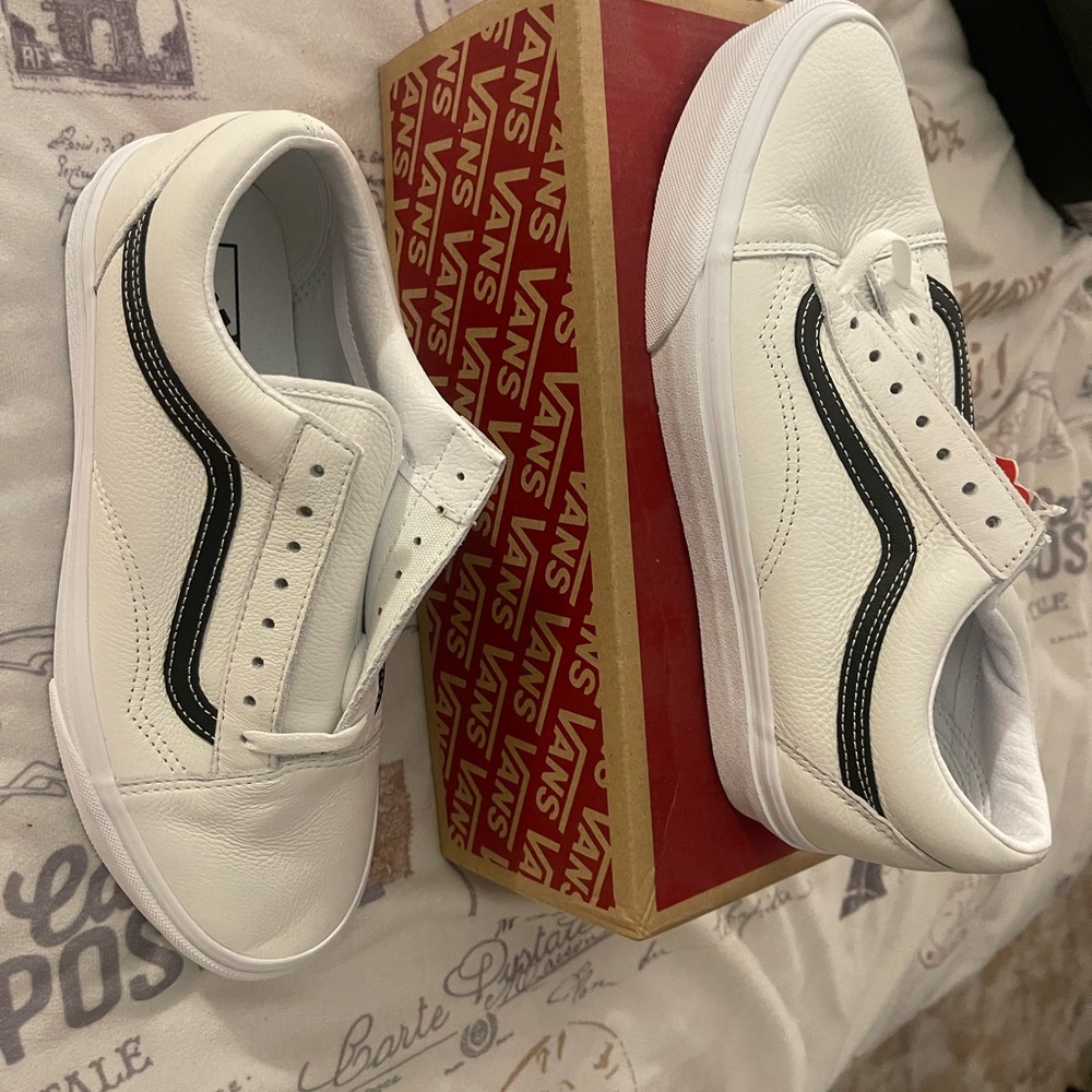 Vans - Picture 2 of 2